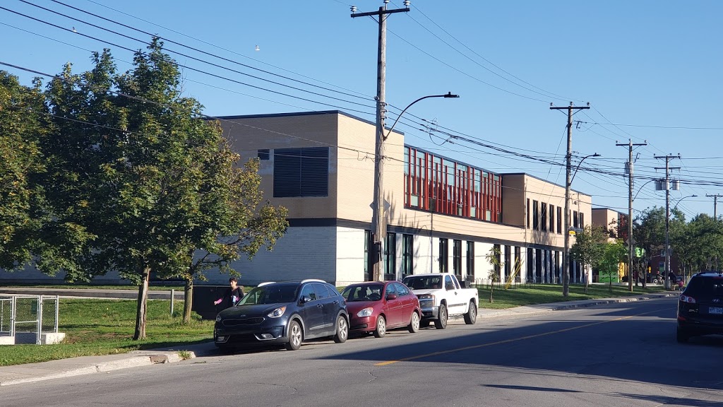 École Sainte-Catherine-de-Sienne | 7065 Avenue Somerled, Montréal, QC H4V 1V8, Canada | Phone: (514) 596-5691