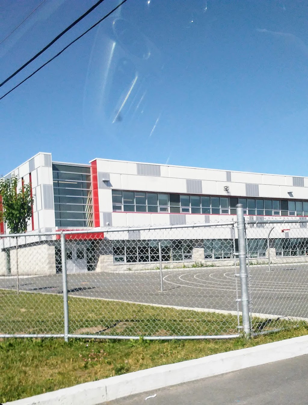 Primary School Valmont-Sur-Parc | 1155 Boulevard Basile-Routhier, Repentigny, QC J5Y 4C5, Canada | Phone: (450) 492-3769