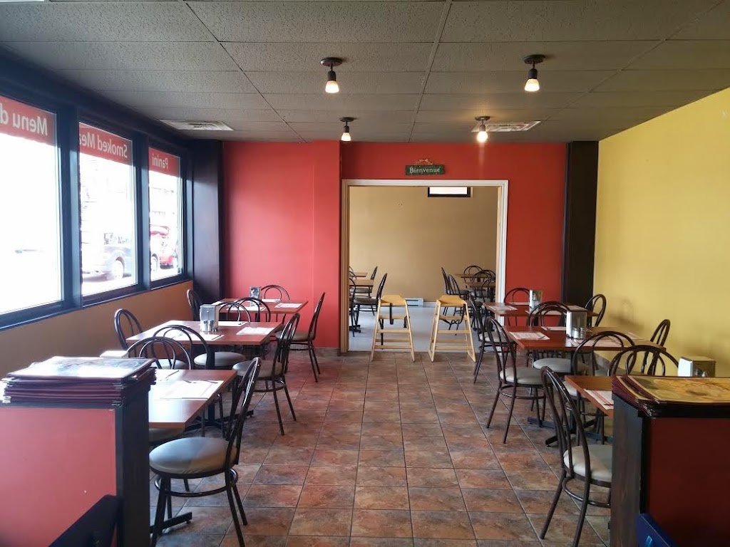 Casse-Croûte St-Marc | 2122 Av. Saint-Marc, Shawinigan, QC G9N 2J3, Canada | Phone: (819) 537-1769