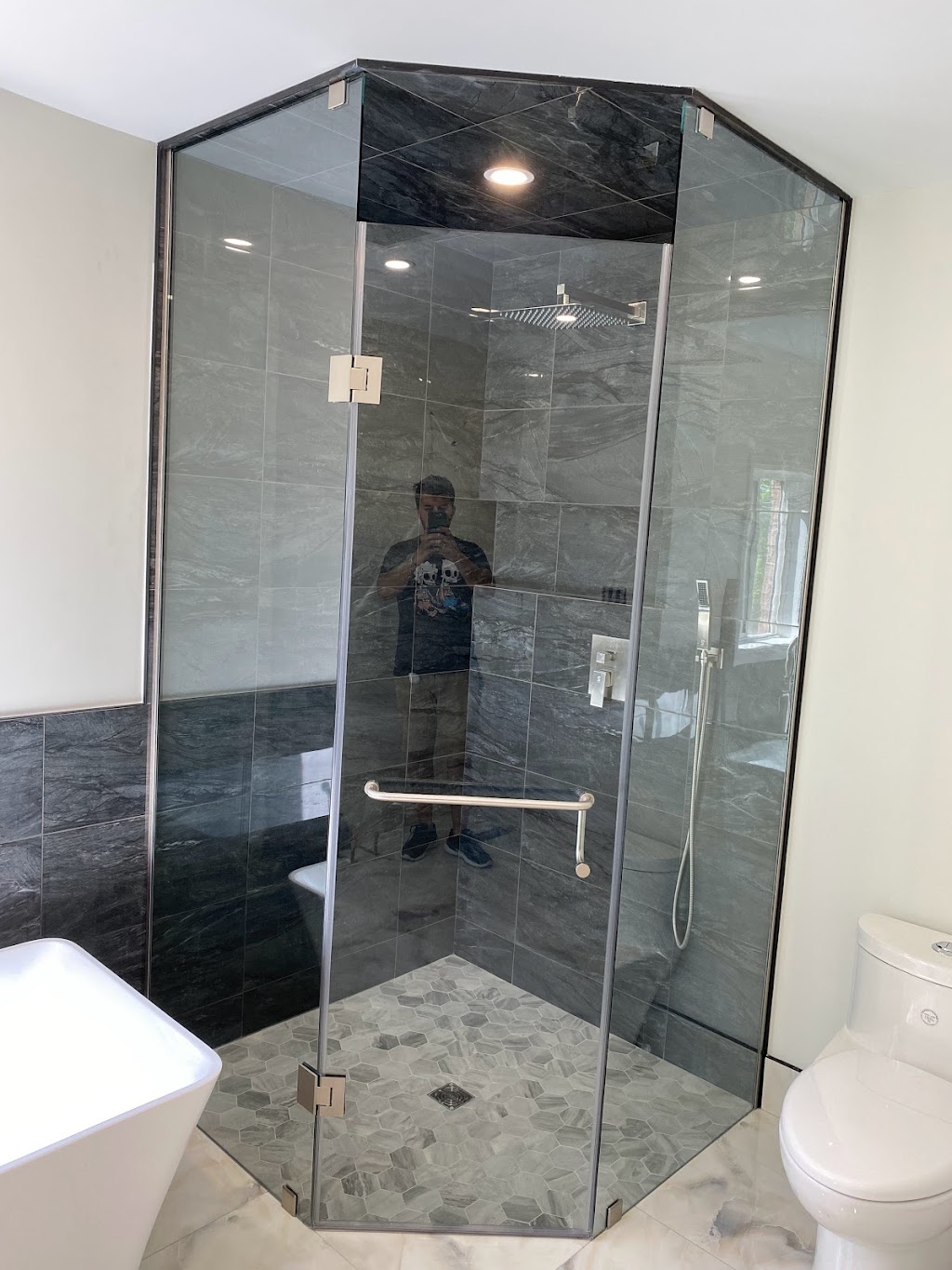 Pro Mirror And Glass | 4818 Colombo Crescent, Mississauga, ON L5M 7P3, Canada | Phone: (416) 877-3332