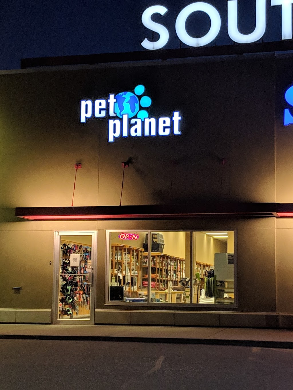 Pet Planet Southwood Corner | 10233 Elbow Dr SW, Calgary, AB T2W 1E8, Canada | Phone: (403) 252-9661