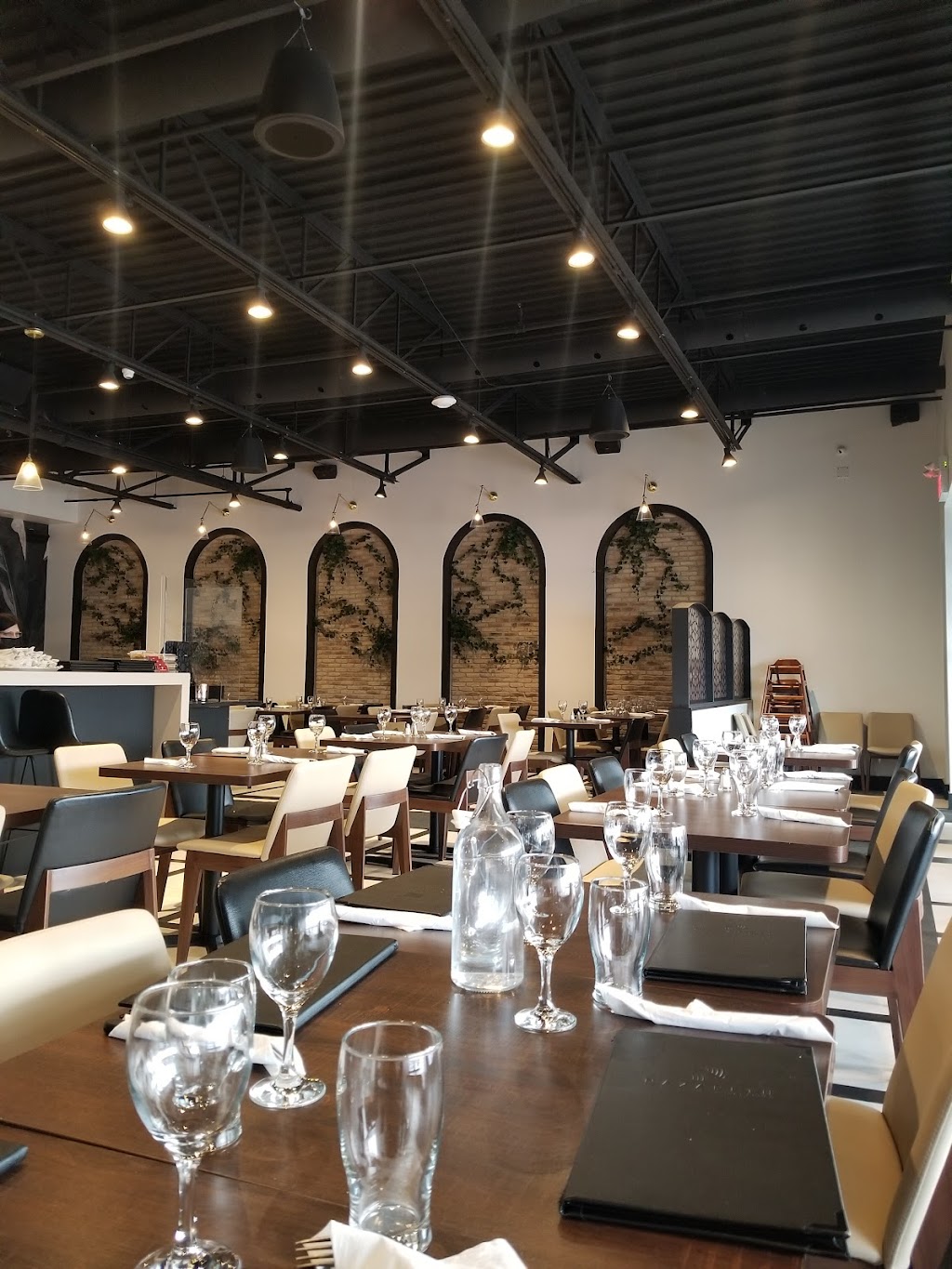 Nazareth restaurant | 550 Bd du Curé-Labelle, Sainte-Rose, QC H7L 4V6, Canada | Phone: (450) 937-4064
