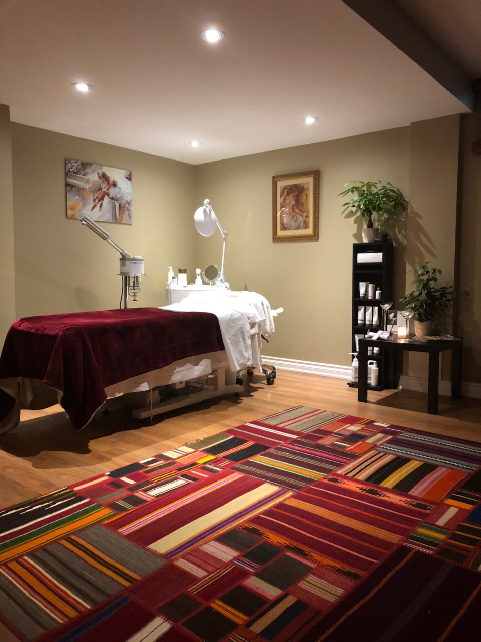 Home Sweet Spa | 385 Renzius Ct, Newmarket, ON L3Y 8G5, Canada | Phone: (647) 870-8183