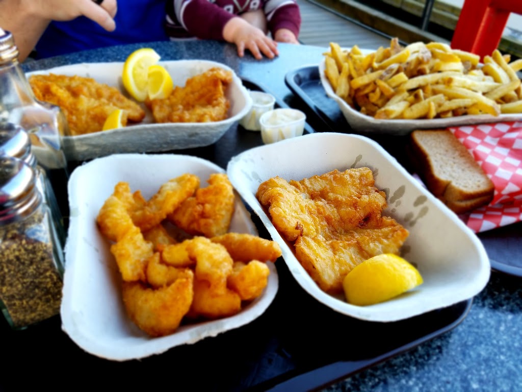 Montgomerys Fish & Chips | Lonsdale Quay Market, 143 - 123 Carrie Cates Ct, North Vancouver, BC V7M 3K7, Canada | Phone: (604) 929-8416