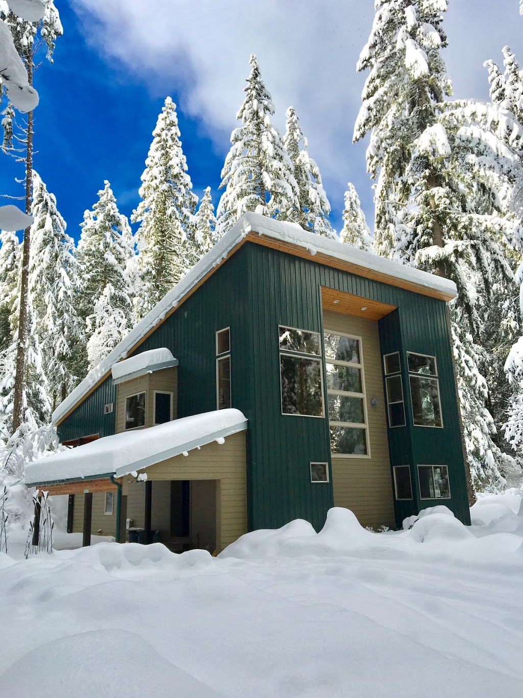 Luxury Getaways | 9989 Mt Baker Hwy, Deming, WA 98244, USA | Phone: (360) 398-9590