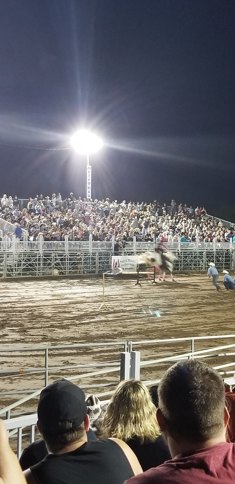 Festival Western St-André-Avellin Professional Rodeo | 530 Rue Charles Auguste Montreuil, Saint-André-Avellin, QC J0V 1W0, Canada | Phone: (866) 983-1166