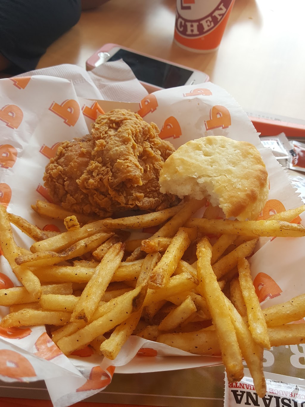 Popeyes Louisiana Kitchen | 2733 Danforth Ave, East, Toronto, ON M4C 1L8, Canada | Phone: (416) 699-8882