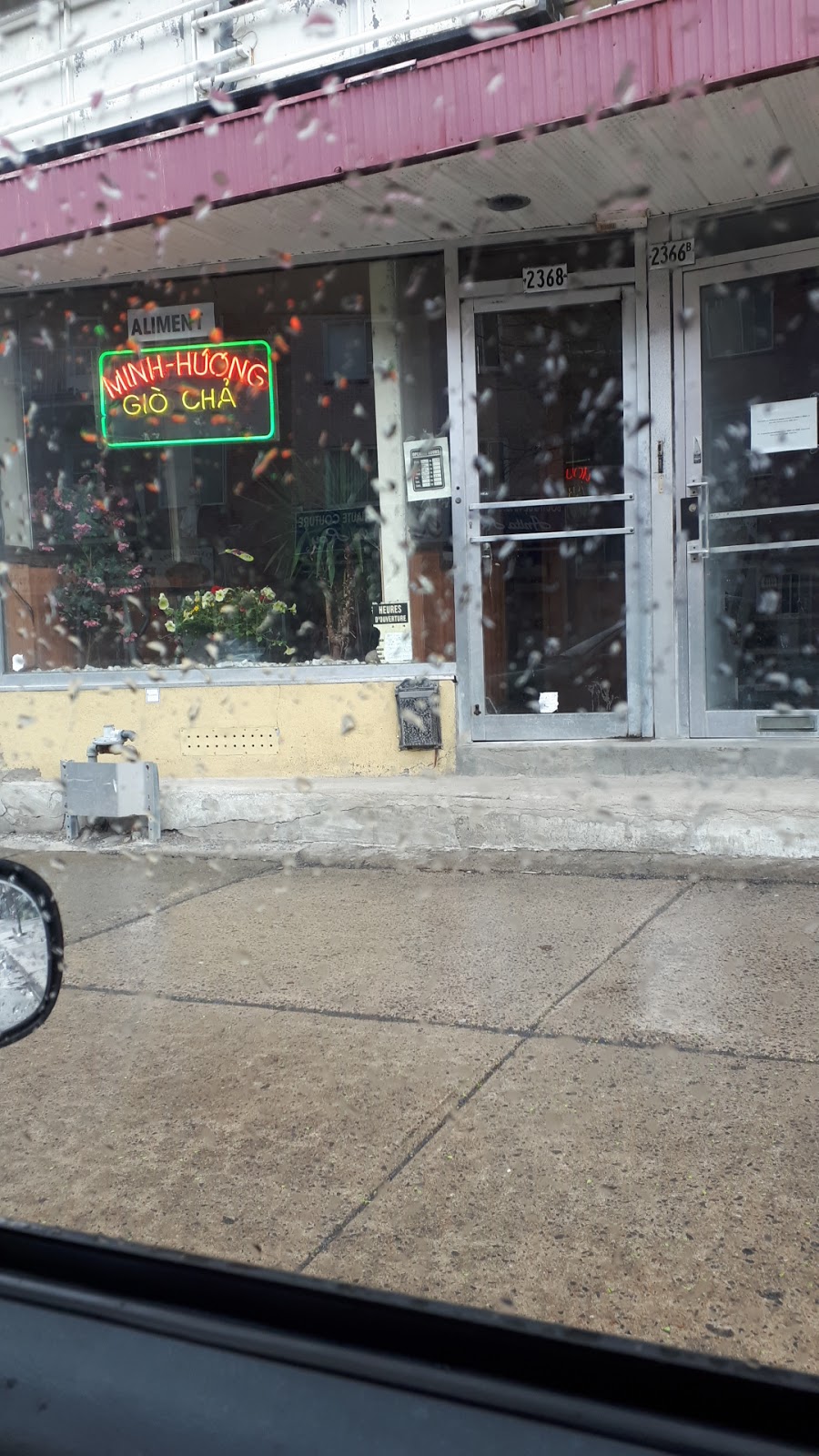 Banh Mi Huong Gao | 2366 Rue Bélanger, Montréal, QC H2G 1E2, Canada | Phone: (514) 374-9999