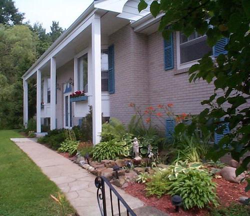 Blue Shutters Accommodations | 7 Blomidon Terrace, Wolfville, NS B4P 2G8, Canada | Phone: (902) 542-3363