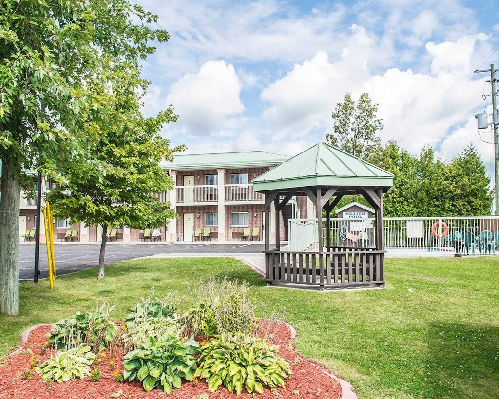 Quality Inn & Suites 1000 Islands | 650 King St E, Gananoque, ON K7G 1H3, Canada | Phone: (613) 382-1453