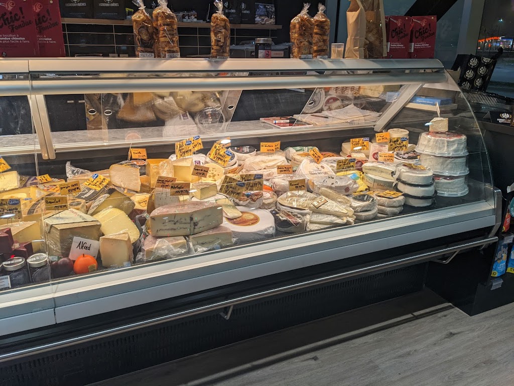 Station des Bières & Fromagerie - Sainte-Julie | 310 Rue de Murano suite 104, Sainte-Julie, QC J3E 0C6, Canada | Phone: (450) 649-9979