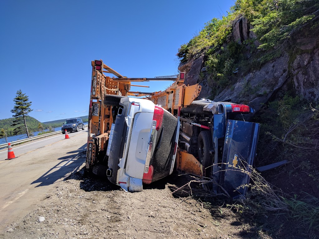 S.O.S. Saguenay Inc. Towing | 1480 Bd du Royaume O, Chicoutimi, QC G7H 5B1, Canada | Phone: (418) 818-1818