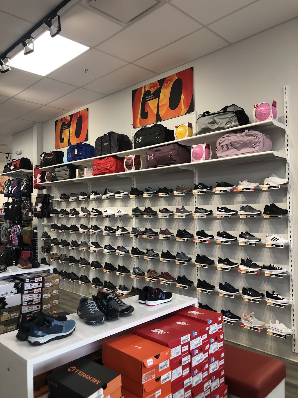 Chaussures Pop | 625 1re Rue Poiré, La Pocatière, QC G0R 1Z0, Canada | Phone: (418) 856-1366