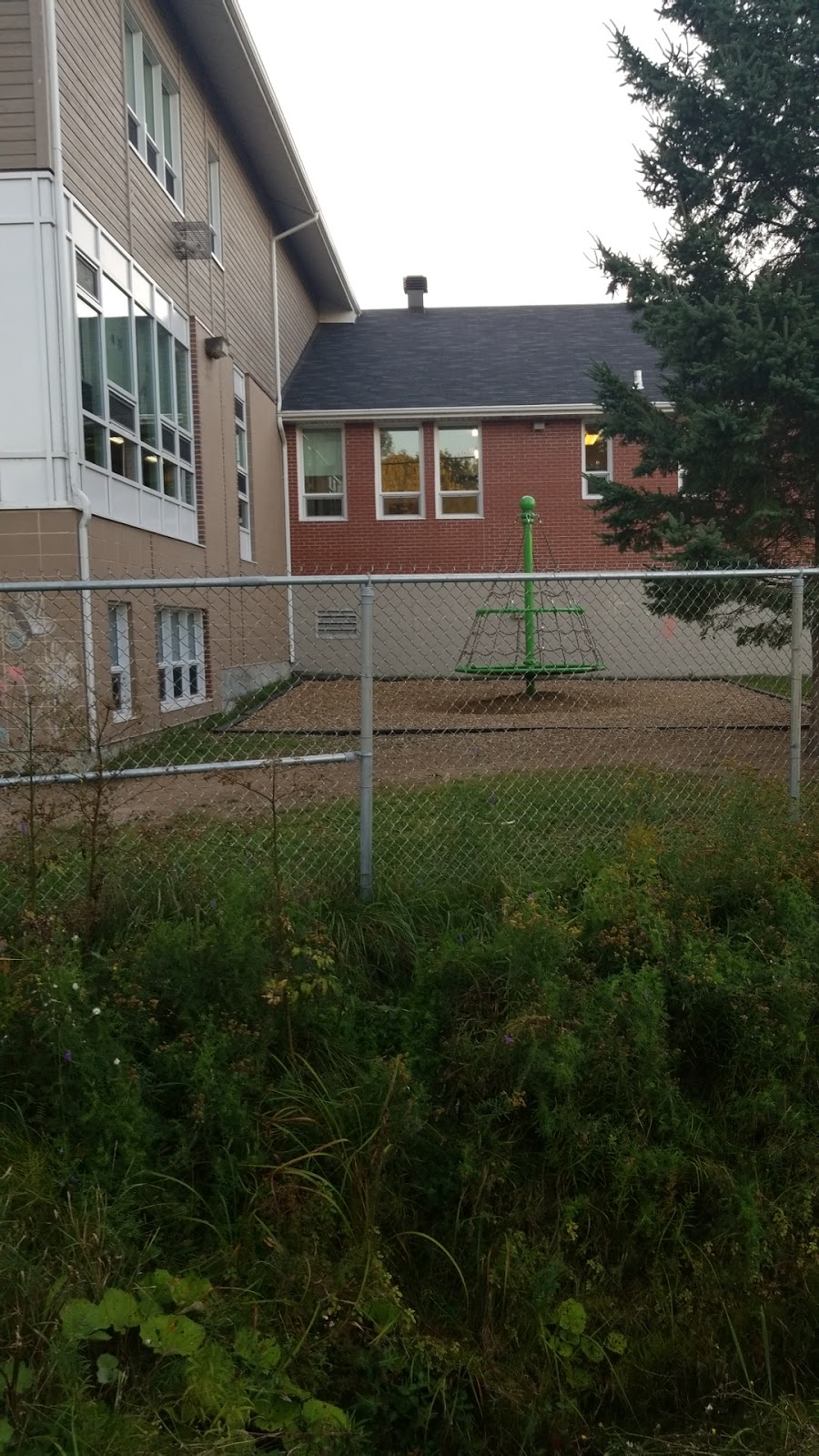 Portneuf Elementary School | 35 Rue Richard, Cap-Santé, QC G0A 1L0, Canada | Phone: (418) 285-2313