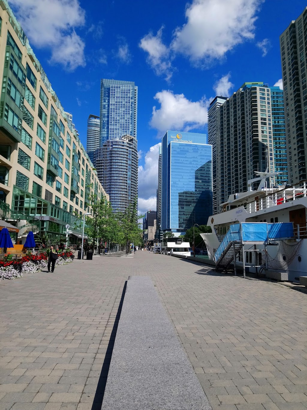 HTO Park West | 375 Queens Quay W, Toronto, ON M5V 1A2, Canada | Phone: (416) 338-4386