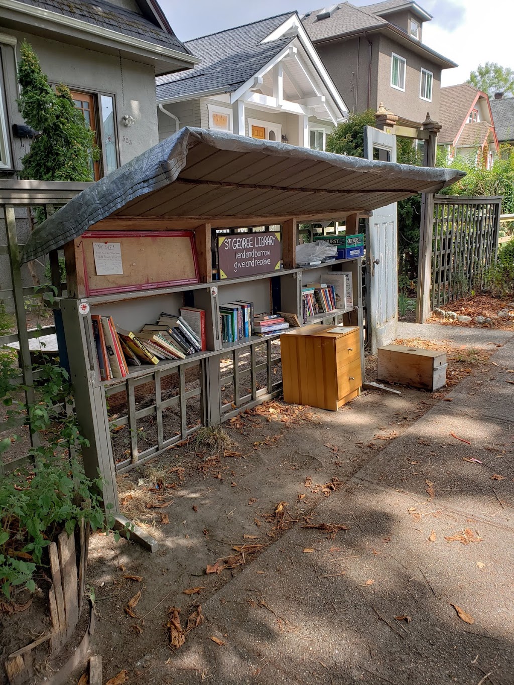 Little Free Library | 523 10th Avenue Bikeway, Vancouver, BC V5T 2A3, Canada
