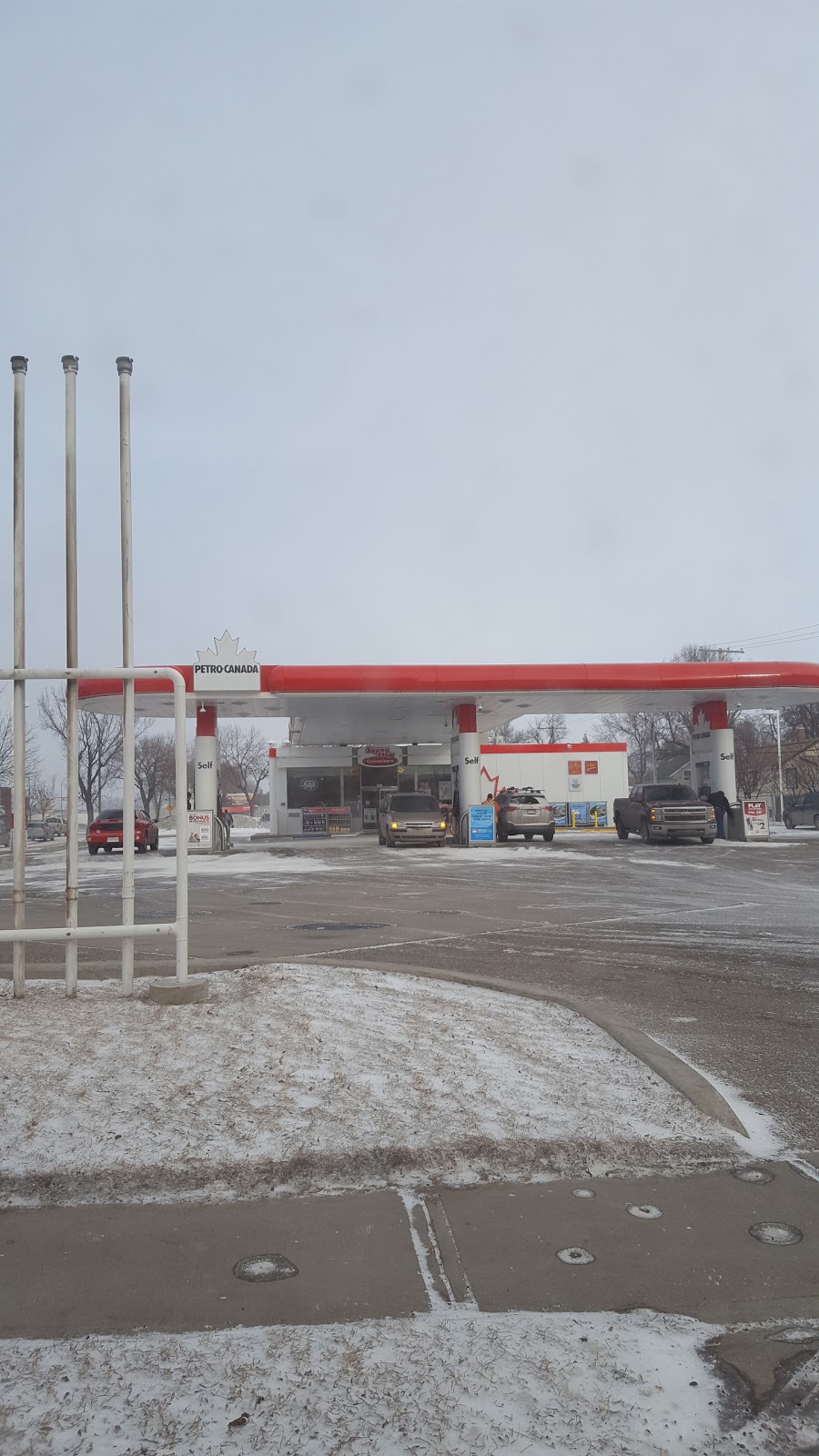 Petro-Canada | 935 Victoria Ave, Regina, SK S4N 0R8, Canada | Phone: (306) 352-4252