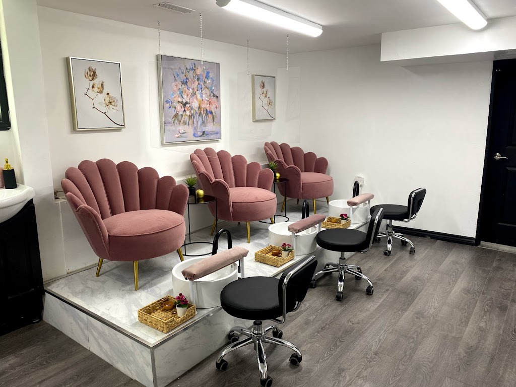 Ritas Luxury Nails & Beauty | 800 Upper Wentworth St, Hamilton, ON L9A 5H2, Canada | Phone: (365) 336-2710
