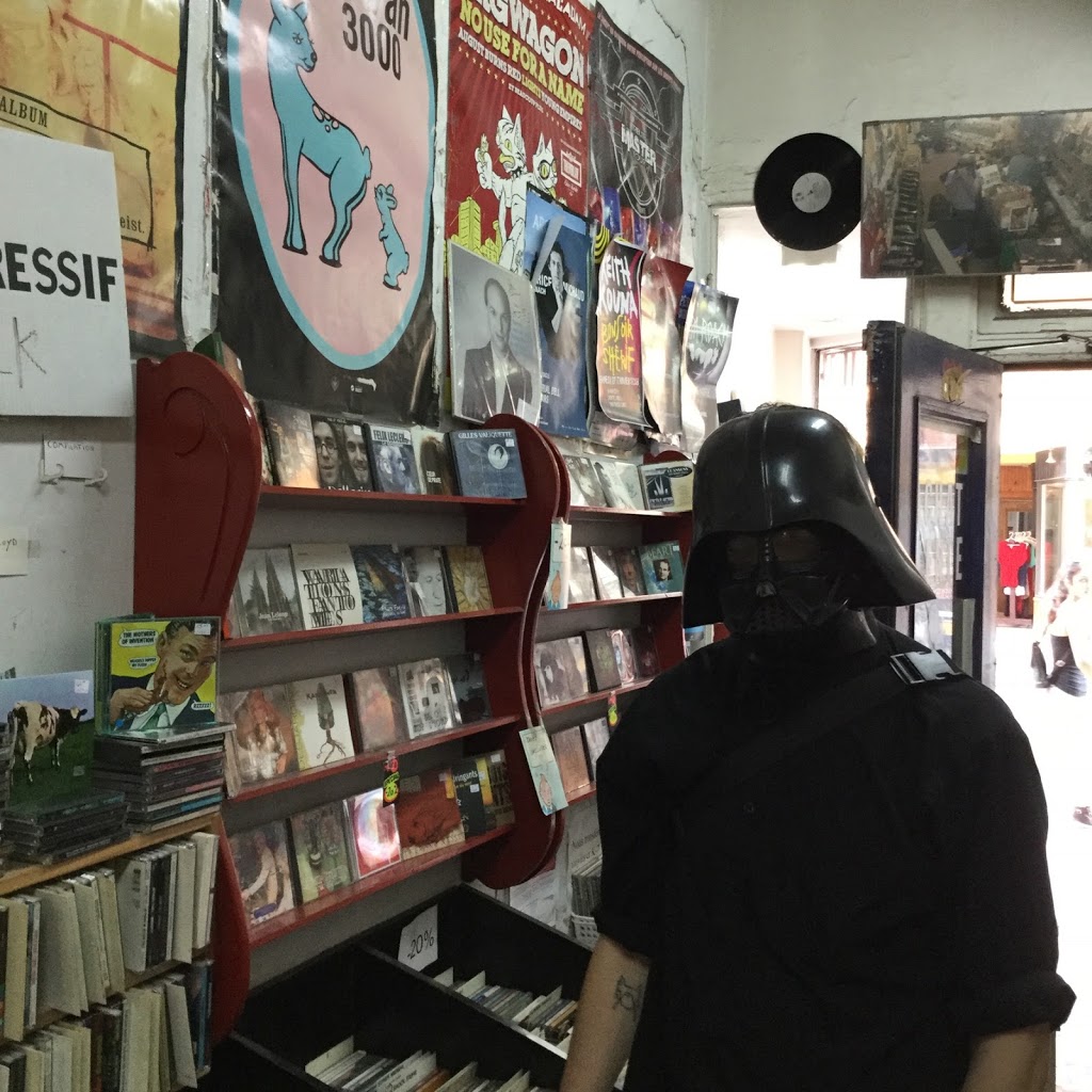 Musique Chez Sonny | 664 Rue Saint-Jean, Québec, QC G1R 1P8, Canada | Phone: (418) 640-0590