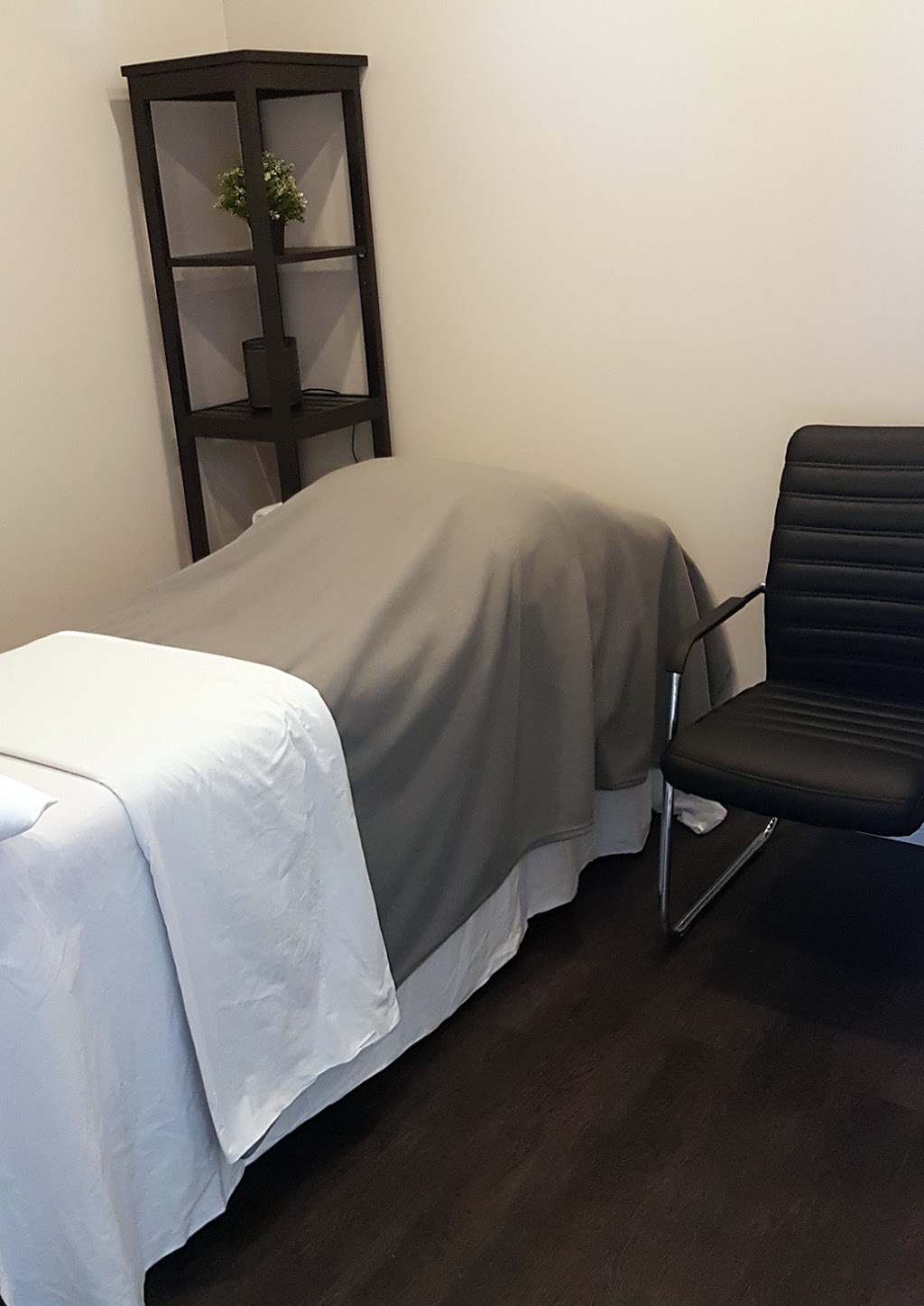 PhysioVive | Physiotherapy & Massage Clinic | Barrhaven | 2900 Woodroffe Ave unit 6b, Nepean, ON K2J 4G3, Canada | Phone: (613) 440-8483