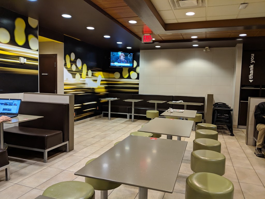 McDonalds | 2106 Whatcom Rd, Abbotsford, BC V3G 2K8, Canada | Phone: (604) 859-2050