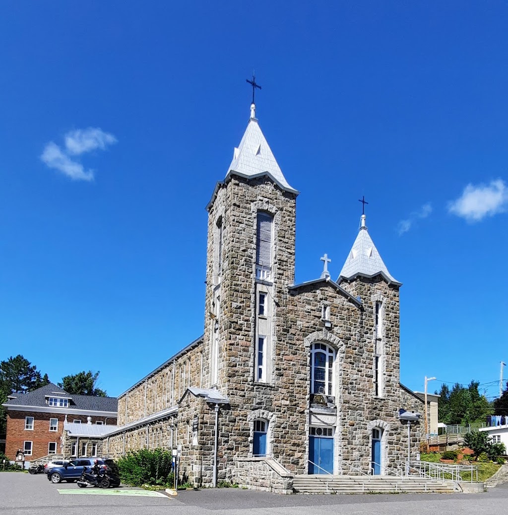 Église catholique Marie-Médiatrice dEstcourt | 1250 Chem. Guérette, Pohénégamook, QC G0L 1B0, Canada | Phone: (418) 862-2805 ext. 360