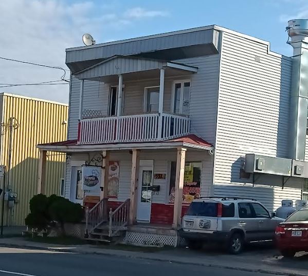 Pizzeria St-Georges | 551 QC-117, Saint-Jérôme, QC J7Z 5B7, Canada | Phone: (450) 436-5555