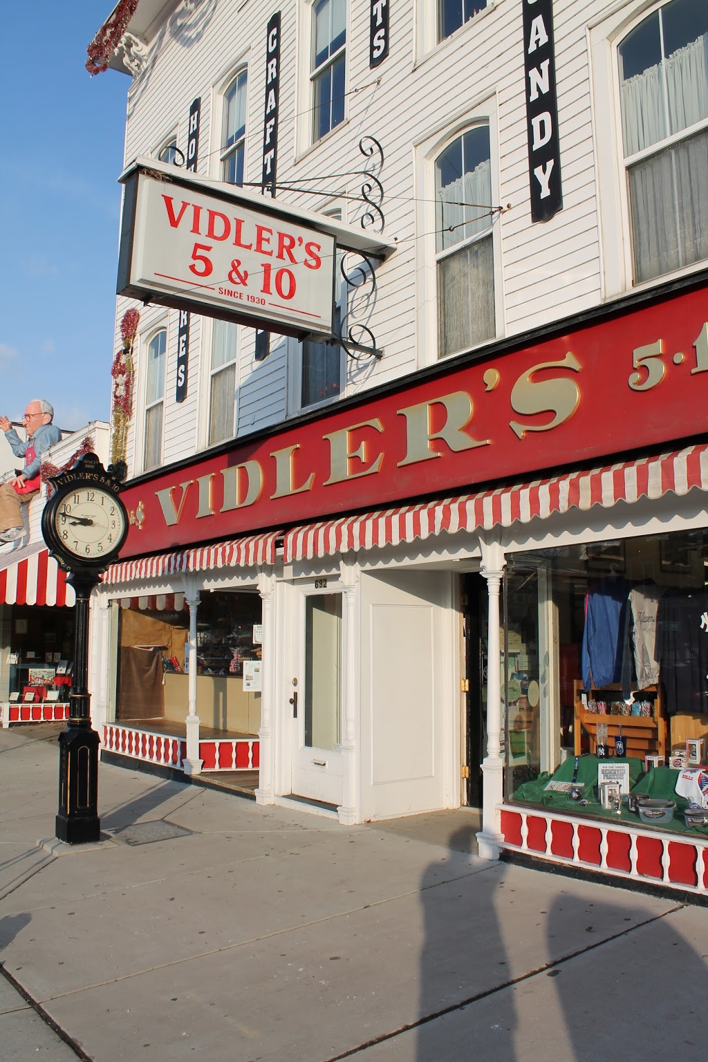 Vidlers 5 & 10, Inc. | 676 - 694 Main St, East Aurora, NY 14052, USA | Phone: (716) 652-0481