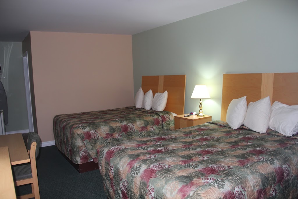 Perth Plaza Motel | 40 Dufferin St, Perth, ON K7H 3A6, Canada | Phone: (613) 264-1022