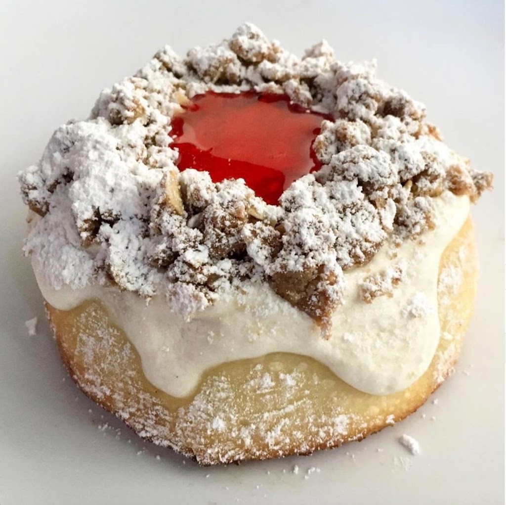 Cinnaholic | 1600 Kenaston Blvd Unit 170, Winnipeg, MB R3P 0Y4, Canada | Phone: (204) 414-2111