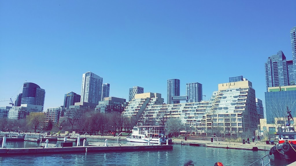 Marina Quay West | 539 Queens Quay W, Toronto, ON M5V 3G3, Canada | Phone: (416) 203-1212