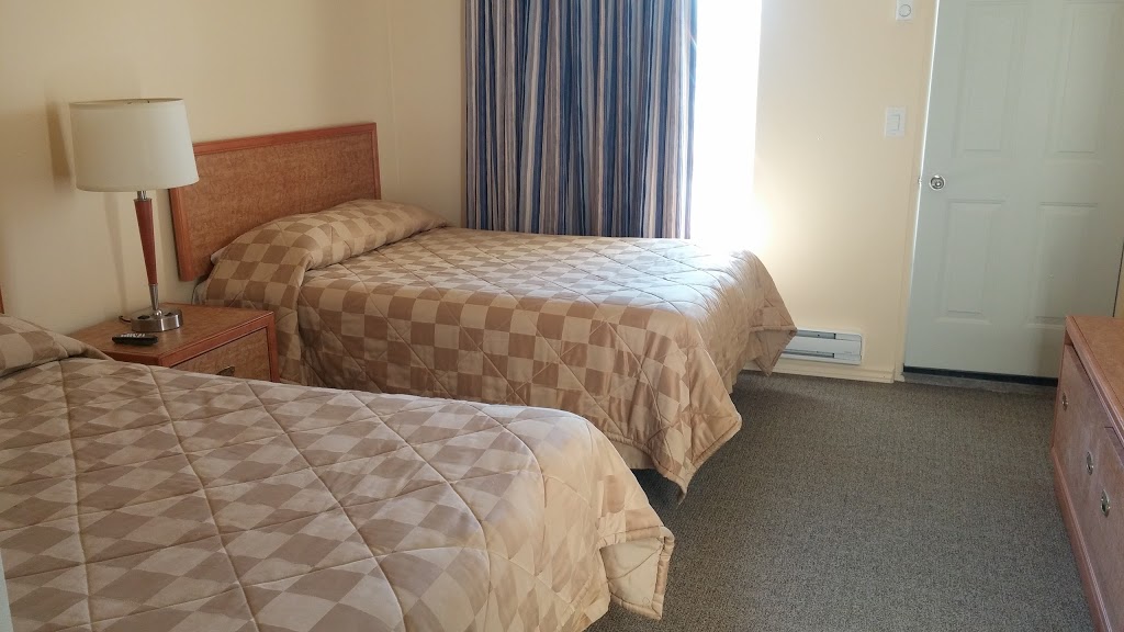 Travellers Choice Motel - Windsor | deliON, 3665 Sandwich St, Windsor, ON N9C 1B8, Canada | Phone: (519) 258-0681