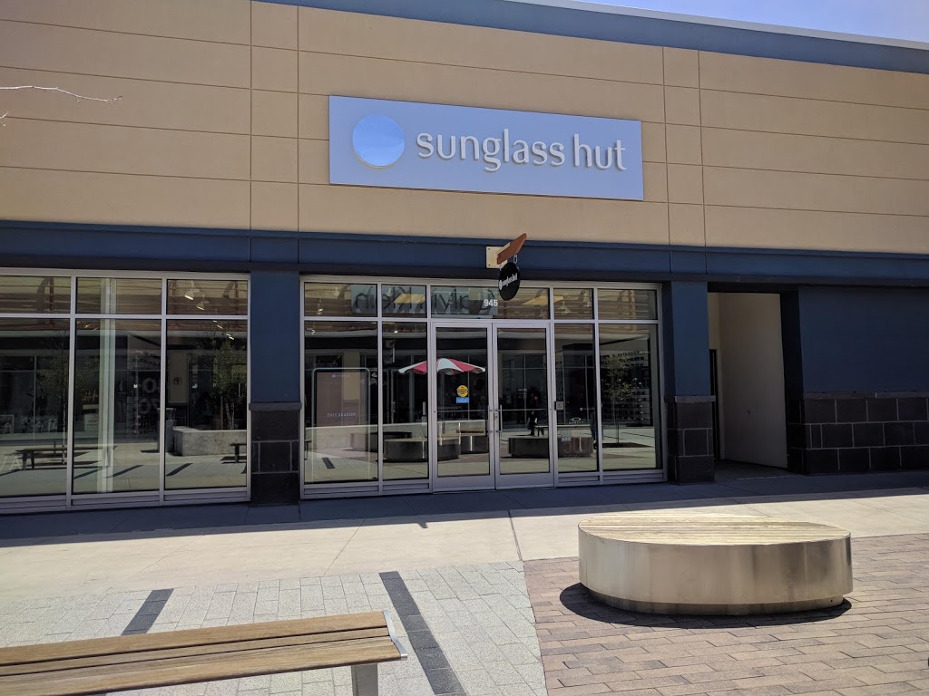 Sunglass Hut | 8555 Campeau Dr Unit# 945, Ottawa, ON K2T 1B7, Canada | Phone: (613) 831-7908