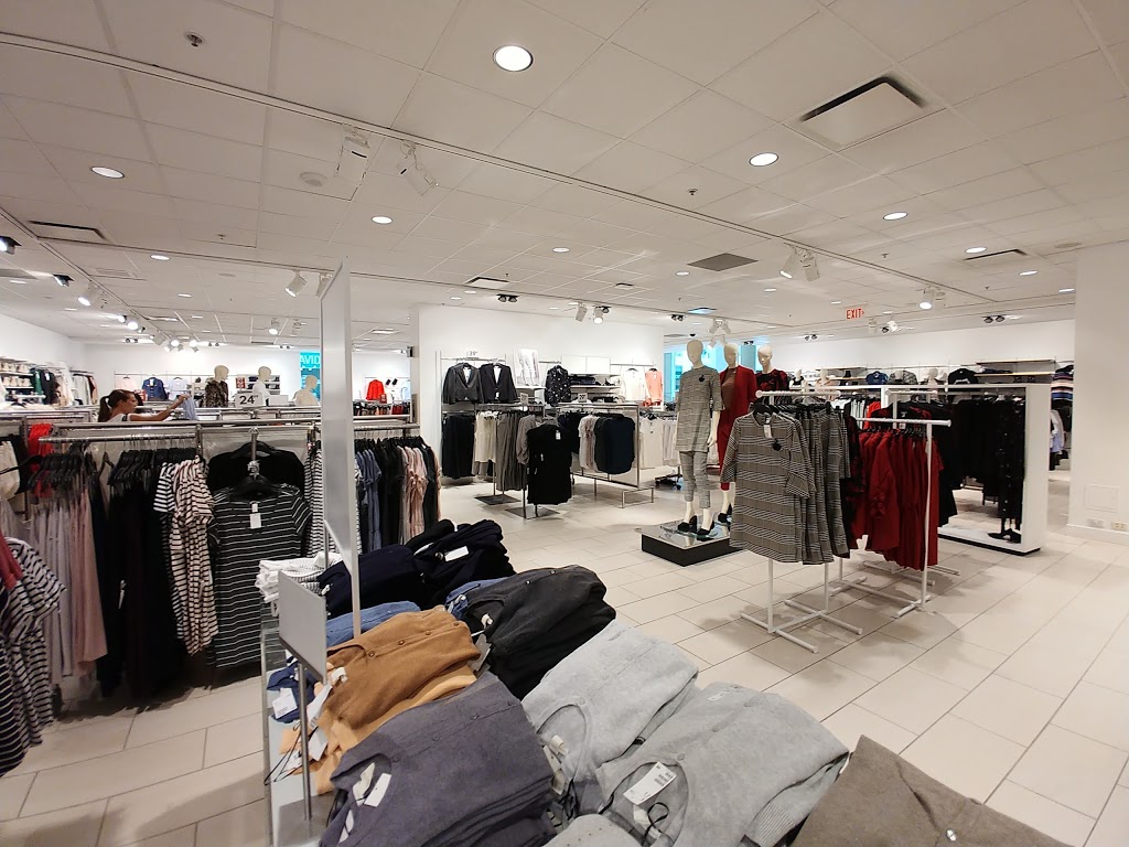 H&M | 240 Leighland Ave, Oakville, ON L6H 3H6, Canada | Phone: (855) 272-7007