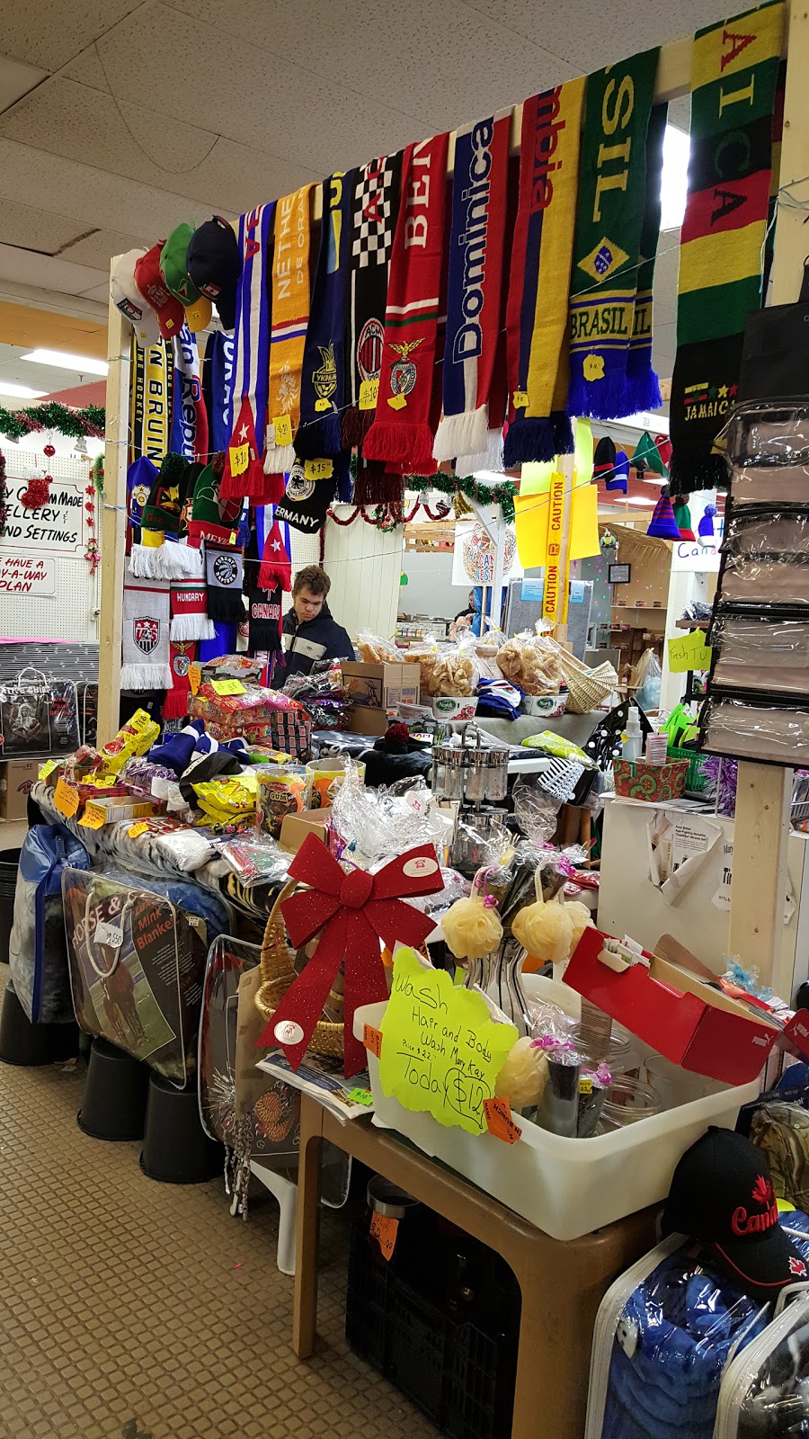 Hagglers Flea Market | 1565 Barton St E, Hamilton, ON L8H 2Y3, Canada | Phone: (905) 545-4747