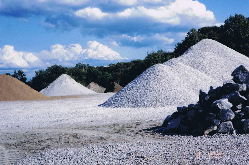 Coon Bros Sand & Gravel (1988) Limited | 105 Industrial Dr, Gravenhurst, ON P1P 1X4, Canada | Phone: (705) 687-2007