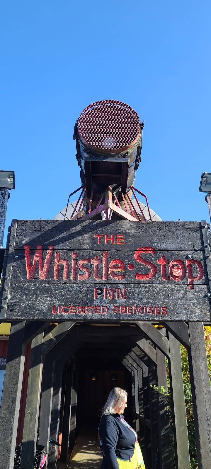 Whistle Stop Neighbourhood Pub | 2355 Mansfield Dr, Courtenay, BC V9N 2M2, Canada | Phone: (250) 334-4500