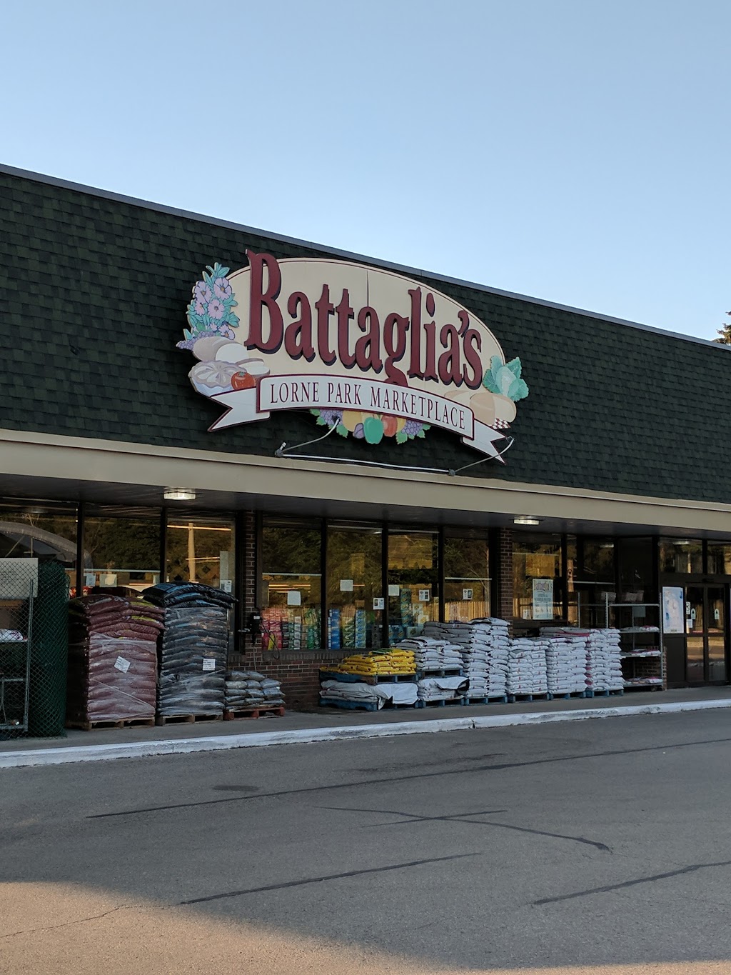 Battaglias Marketplace | 1150 Lorne Park Rd, Mississauga, ON L5H 3A5, Canada | Phone: (905) 271-3994