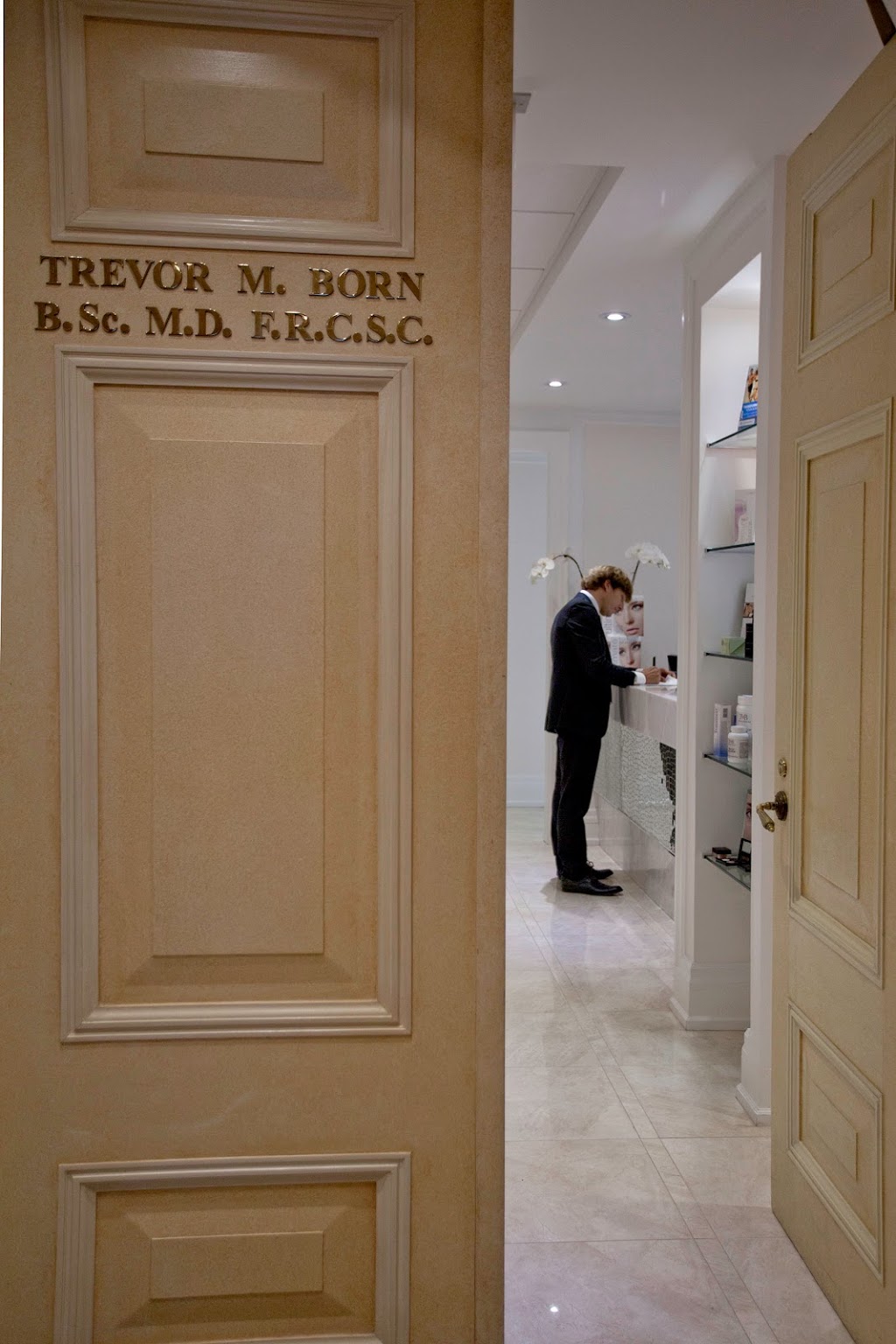 Dr. Trevor M. Born | 199 Avenue Rd, Toronto, ON M5R 2J3, Canada | Phone: (416) 921-7546