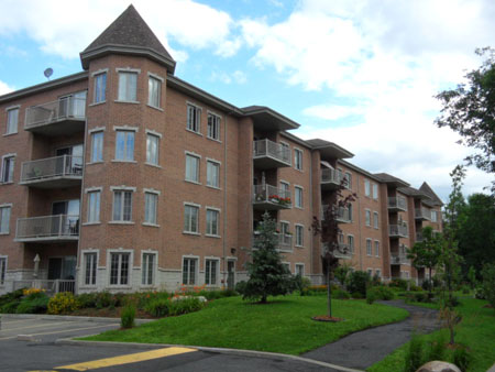 Manoir Base Plein Air | 1100 Boulevard Curé-Poirier E #108, Longueuil, QC J4J 5M2, Canada | Phone: (450) 647-0555