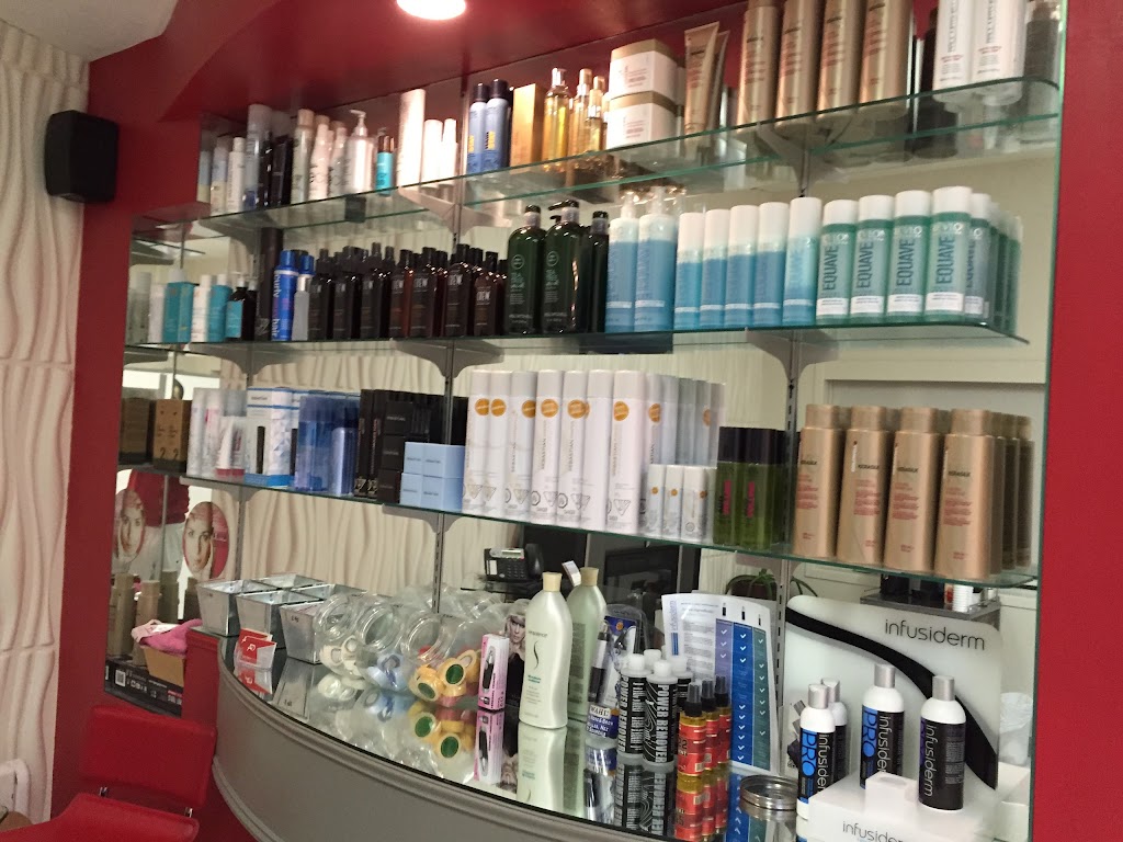 Clinique Capillaire AD | 11 Rue St-Hubert, Laval, QC H7G 2X6, Canada | Phone: (450) 629-0311