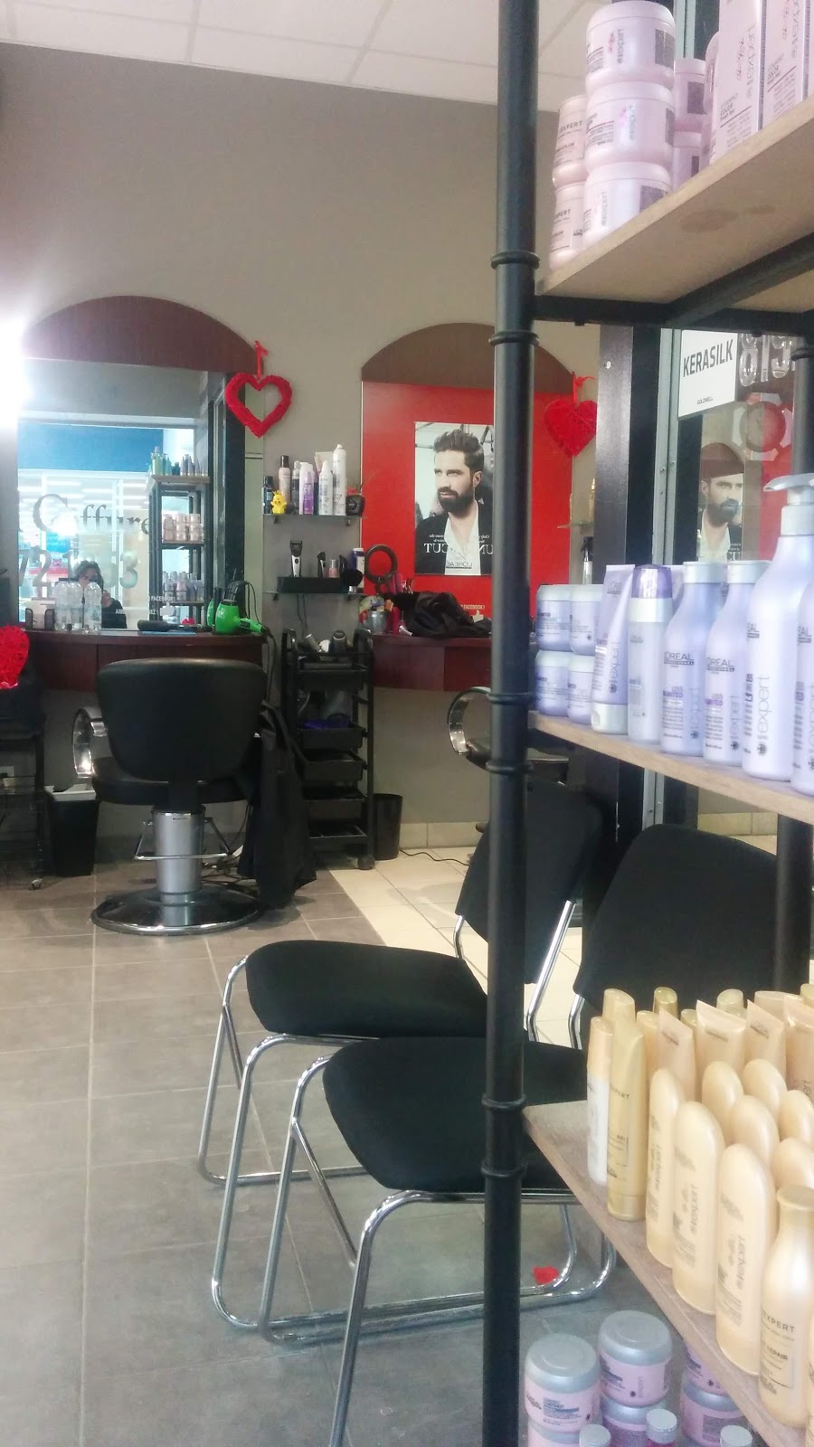 Oval Coiffure | 300 Rue Barkoff, Trois-Rivières, QC G8V 0E1, Canada | Phone: (819) 372-1353