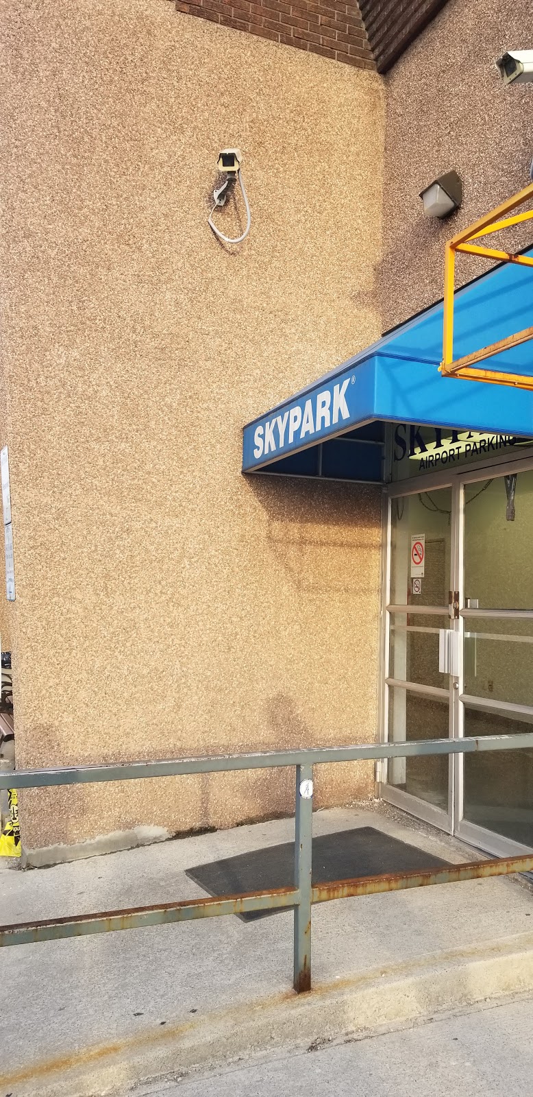 Skypark Airport Parking | 50 Fasken Dr, Etobicoke, ON M9W 1K5, Canada | Phone: (800) 969-8032