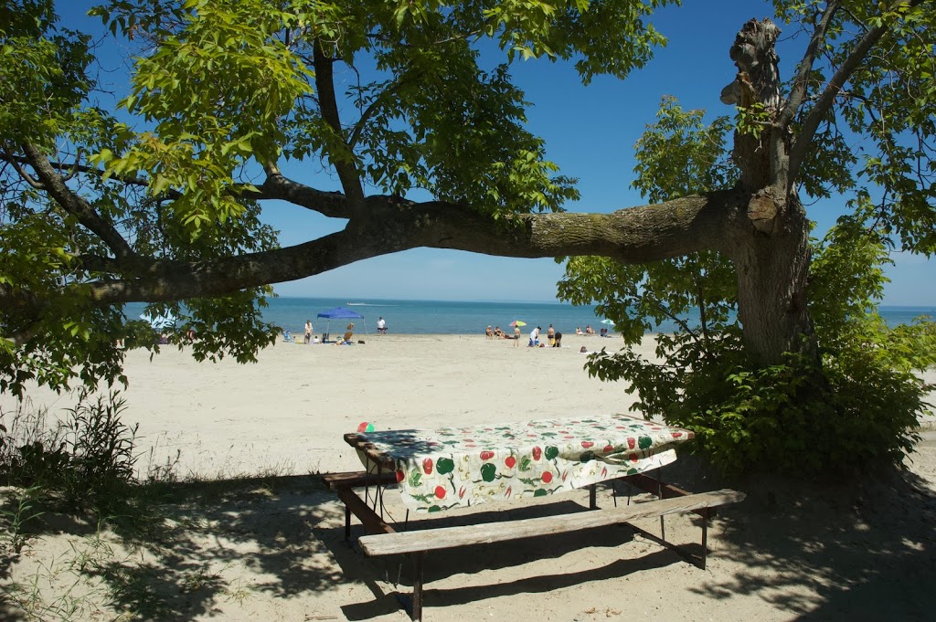 Bungalows on the Beach | 322 Shore Ln, Wasaga Beach, ON L9Z 1Z5, Canada | Phone: (705) 429-1576