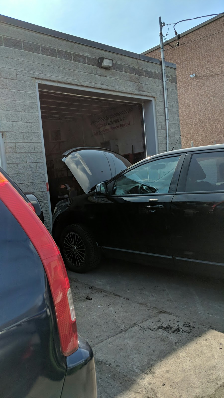 Daniels Garage | 10604 Av lArchevêque, Montréal-Nord, QC H1H 3A2, Canada | Phone: (514) 318-4936