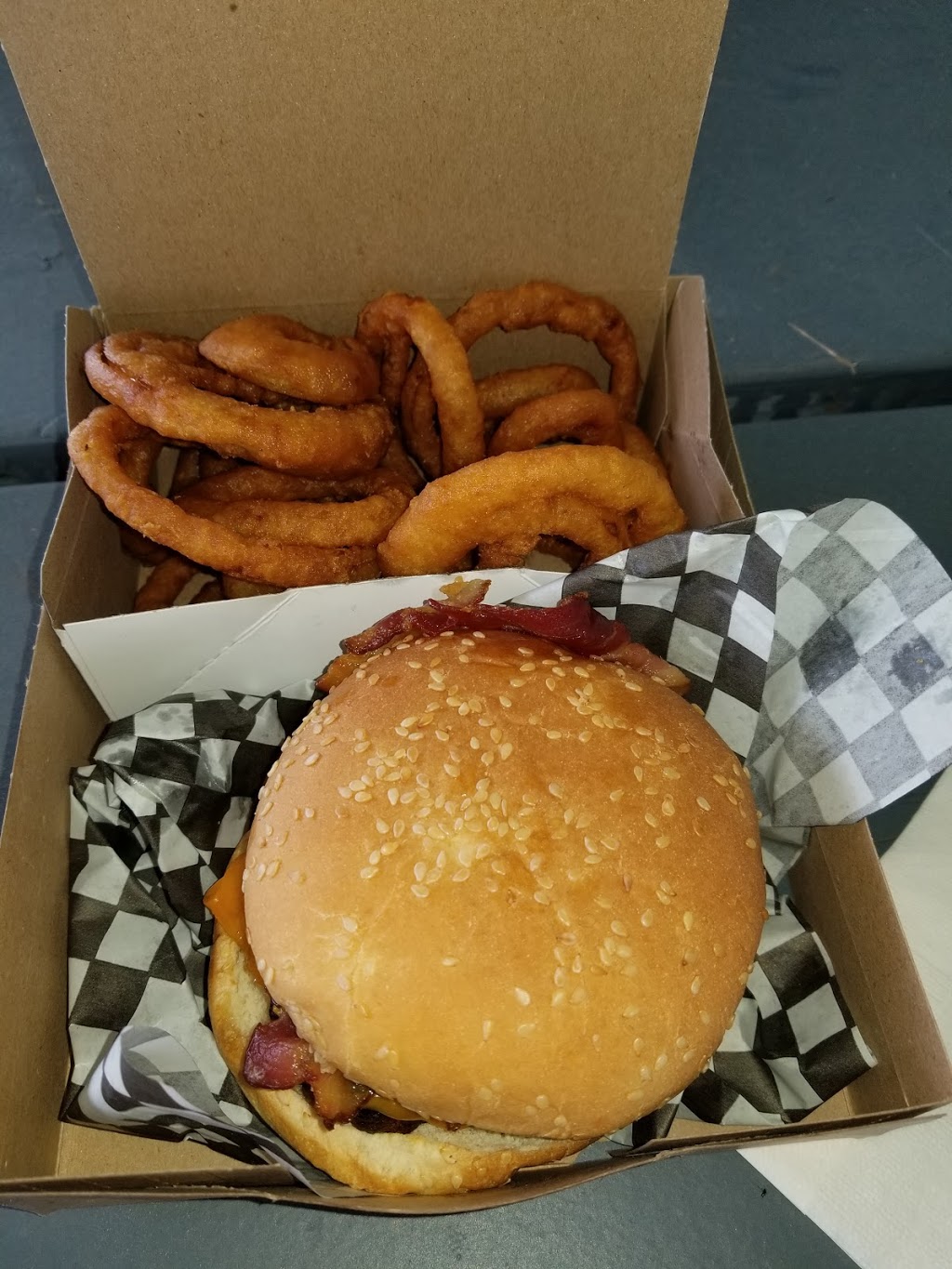 Megan & Robs Burger Box | 130 Elora St, Mildmay, ON N0G 2J0, Canada | Phone: (519) 367-5430