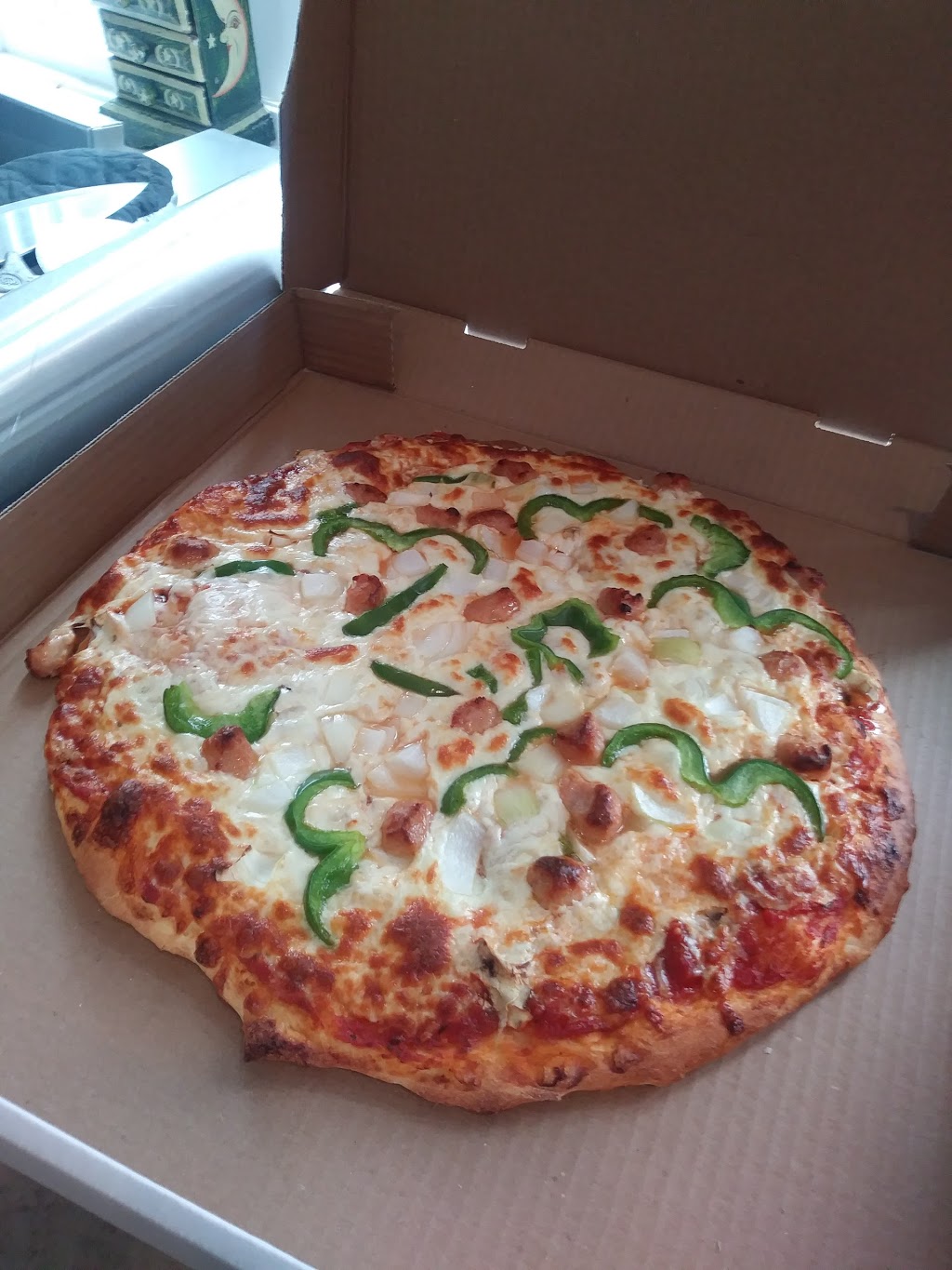 Portsmouth Village Pizza & Take-Out | 105 Mowat Ave, Kingston, ON K7M 1K4, Canada | Phone: (613) 888-8938