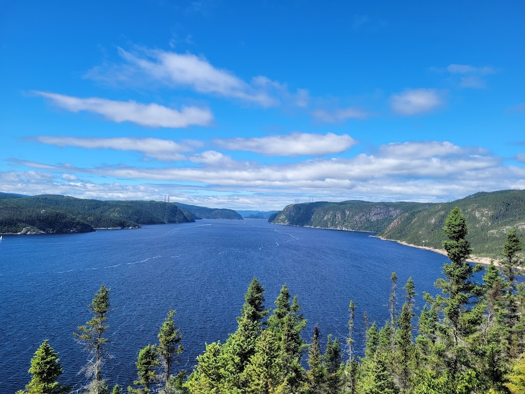 Au sommet du fjord | 450 Chem. de lAnse-à-Pierrot, Sacré-Coeur, QC G0T 1Y0, Canada | Phone: (418) 236-1083