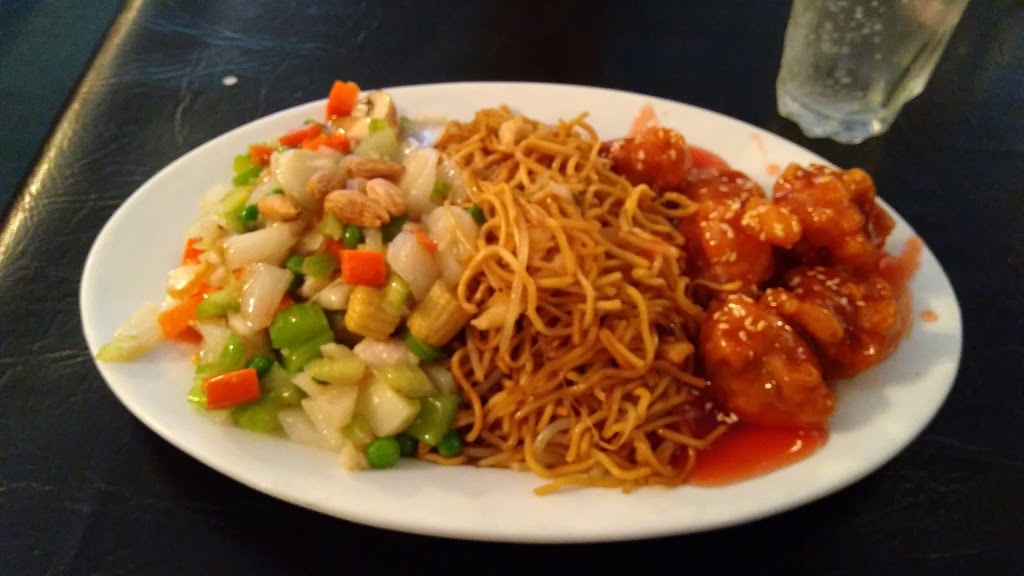 Jacks Chinese Restaurant | 4144 Wilkinson Rd #5, Victoria, BC V8Z 5A7, Canada | Phone: (250) 744-1738