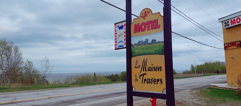 Motel la Maison de Travers | 538 QC-138, Baie-Sainte-Catherine, QC G0T 1A0, Canada | Phone: (418) 237-4117